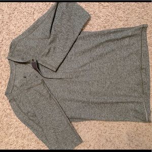 Lululemon Mens Henley Size Medium, Gray